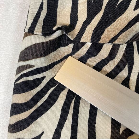 Chico's So Slimming Zebra Print Crop Pants Size 0.5 - Picture 8 of 12